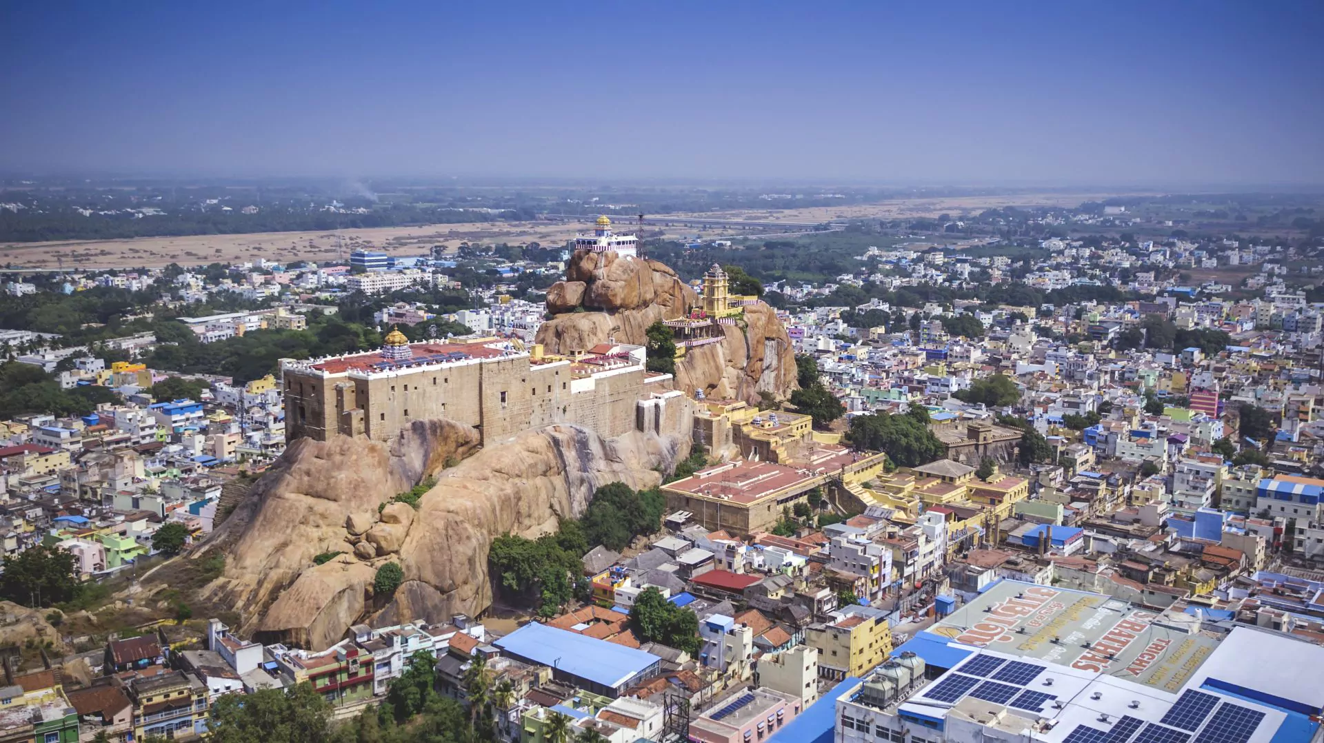 https://1001reise.net/wp-content/uploads/2024/06/FA4_Rockfort-Temple-Tiruchirapalli-Tamil-Nadu-Aerial-View_-DJI_0468-1.jpg